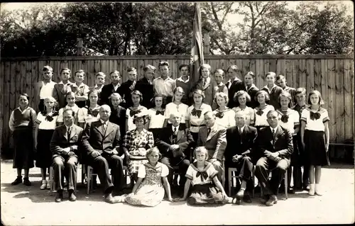 Foto Ak Konstantynów Łódzki Konstantinow Polen ?, Schulklasse mit Lehrers 1939