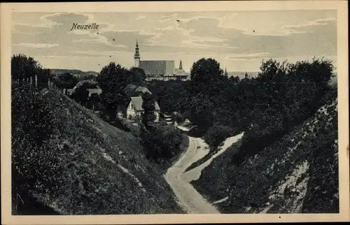 Ak Neuzelle in Brandenburg, Blick auf den Ort, Kirche