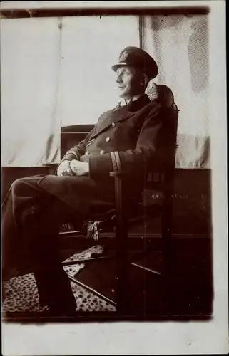 Foto Ak Seemann in Uniform, Marine Offizier, EK Band, Portrait