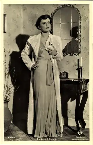 Ak Schauspielerin Luise Ullrich, Portrait, UFA Film
