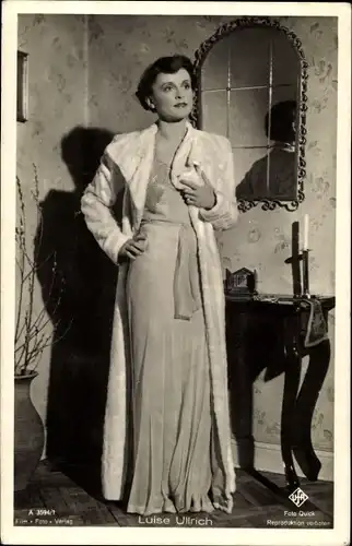 Ak Schauspielerin Luise Ullrich, Portrait, UFA Film