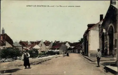 Ak Ainay le Château Allier, La Halle et Anciens Fosses