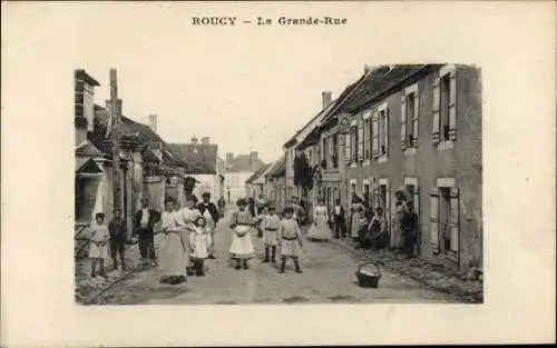 Ak Roucy Aisne, La Grande Rue