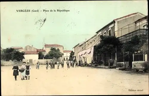 Ak Vergèze Gard, Place de la Republique