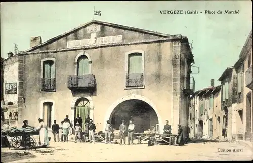 Ak Vergèze Gard, Place du Marché