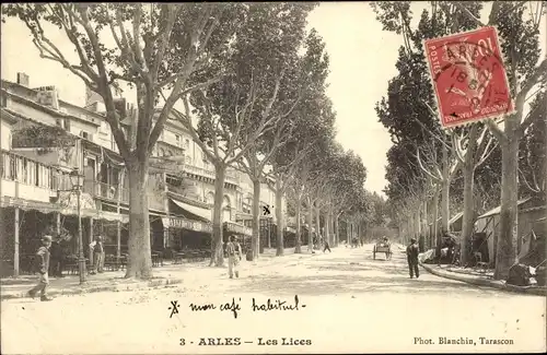 Ak Arles Bouches du Rhône, Les Lices, Geschäfte an einer Baumallee