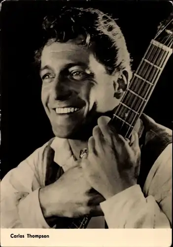 Ak Schauspieler Carlos Thompson, Portrait, Gitarre