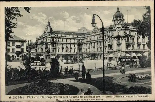 Ak Wiesbaden in Hessen, Blick vom Blumengarten vor dem Kurhaus auf Nassauer Hof