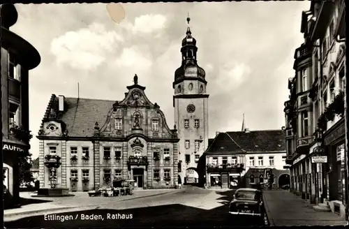 Ak Ettlingen in Baden, Rathaus, Straßenszene