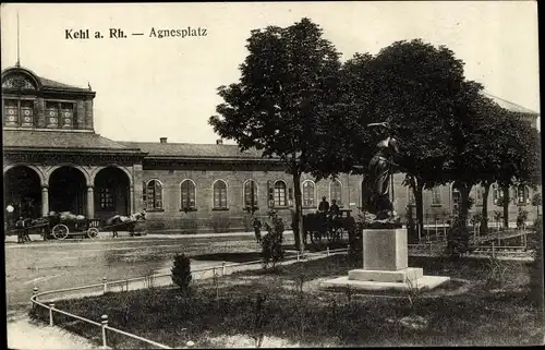 Ak Kehl am Rhein, Agnesplatz, Denkmal, Kutschen