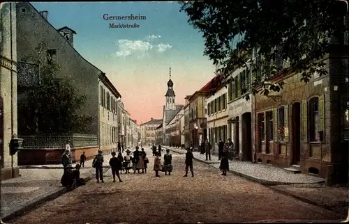 Ak Germersheim, Blick in die Marktstraße mit Passanten und Kirche