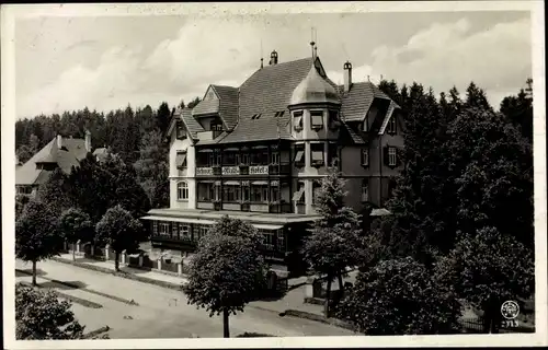 Ak Königsfeld im Schwarzwald Baden, Schwarzwald-Hotel, Außenansicht, Allee