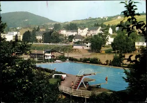 Ak Saarburg an der Saar Bezirk Trier, Teilansicht mit Schwimmbad, Sprungturm