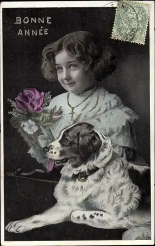 Ak Glückwunsch Neujahr, Mädchen mit Blumenstrauß, Hund