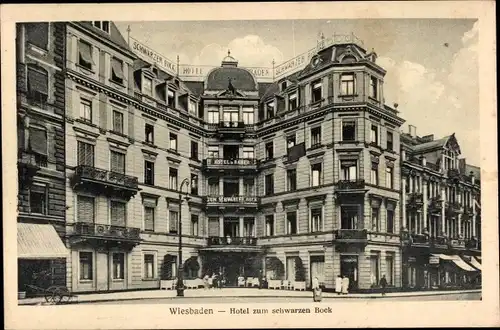 Ak Wiesbaden, Blick von der Straße auf das Hotel zum schwarzen Rock