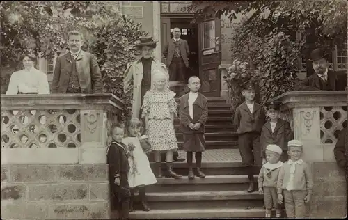 Foto Ak Dresden Langebrück, Gasthaus, Gruppenbild, Kinder