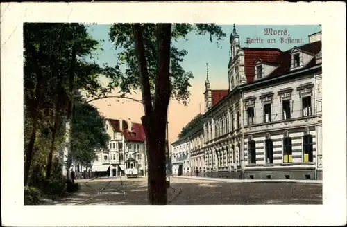 Ak Moers, Partie am Postamt, Straßenbahn, Gleise, Häuserfassade