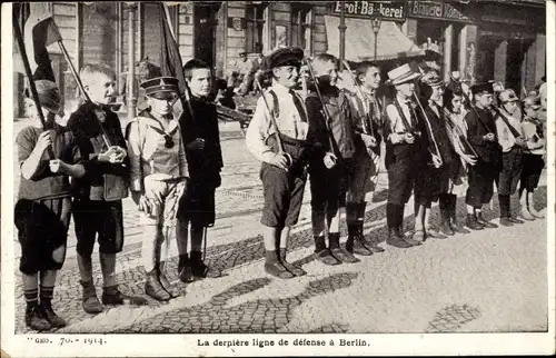 Ak Berlin Mitte, La derniere ligne de defense, Kinder in Uniform, Gewehre, Brotbäckerei Oskar Hanke