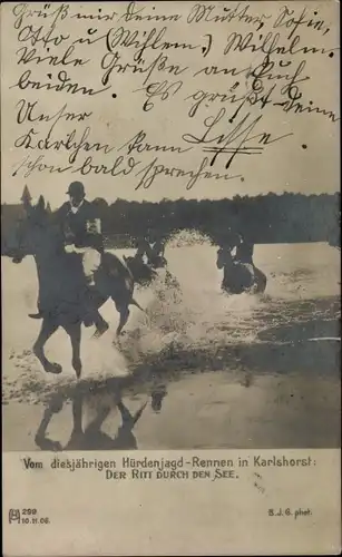 Foto Ak Berlin Lichtenberg Karlshorst, Hürdenjagd-Rennen, der Ritt durch den See