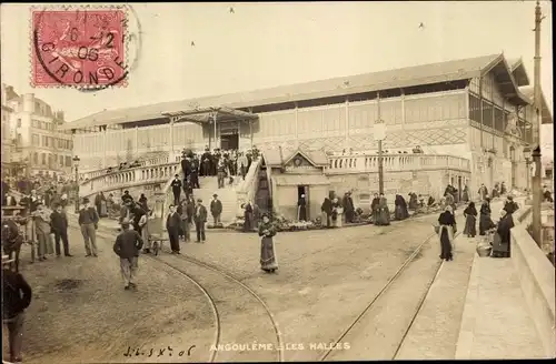 Ak Angoulême Charente, Les Halles