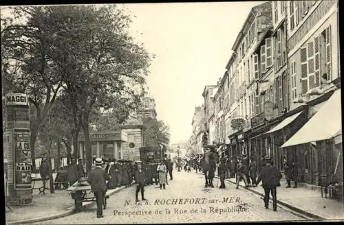 Ak Rochefort sur Mer Charente Maritime, Rue de la République, Geschäft