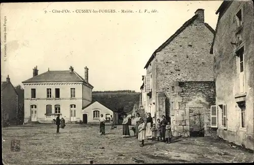 Ak Cussey les Forges Côte d'Or, Mairie, Partie am Rathaus