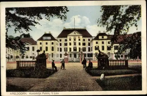 Ak Apeldoorn Gelderland, Koninklijk Paleis, 't Loo, Blick vom Eingangsbereich auf den Palast