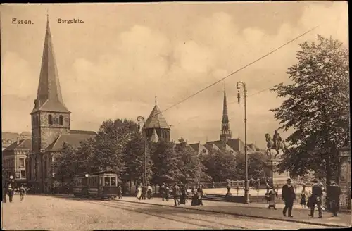 Ak Essen im Ruhrgebiet, Burgplatz, Straßenbahn, Passanten, Denkmal