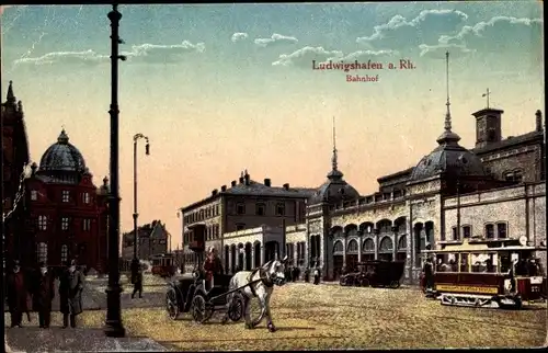 Ak Ludwigshafen am Rhein, Bahnhof, Straßenseite, Straßenbahn