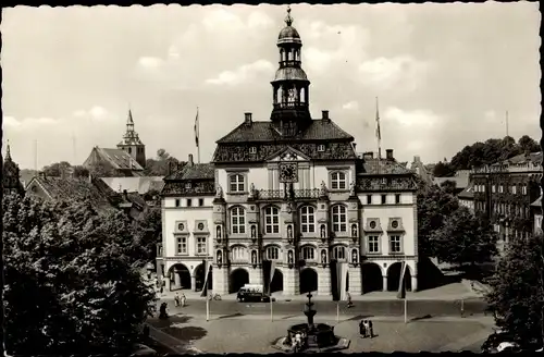 Ak Lüneburg in Niedersachsen, Rathaus, Außenansicht, Brunnen