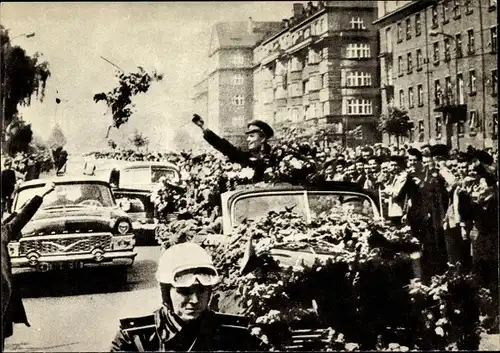 Ak Kosmonaut Juri Alexejewitsch Gagarin, Festlichkeiten, Erster Raumfahrer