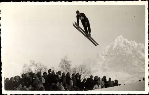 Foto Ak Skispringer, Skispringen, Zuschauer
