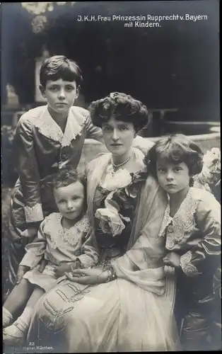 Ak Prinzessin Marie Gabriele von Bayern, Prinzessin Rupprecht mit Kindern