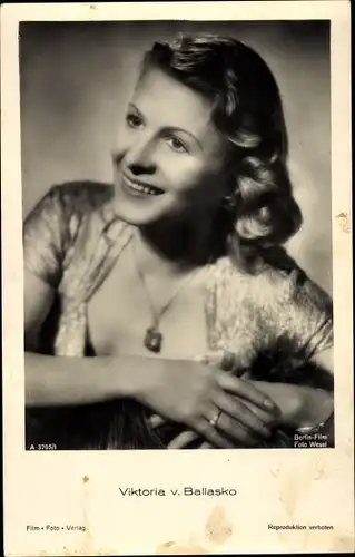 Ak Schauspielerin Viktoria von Ballasko, Portrait