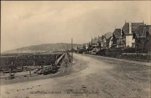 Ak Deauville sur Mer Calvados, La Promenade de la Plage