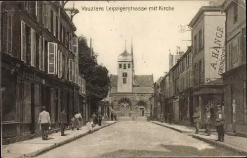 Ak Vouziers Ardennes, Leipzigerstraße mit Kirche