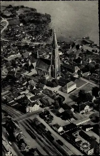 Ak Schleswig an der Schlei, Panorama vom Ort, Kirche, Bahnanlagen, Fliegeraufnahme