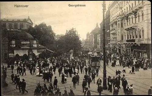 Ak Hannover in Niedersachsen, Georgstrasse, Straßenszene mit Menschen und Straßenbahn