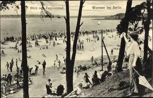 Ak Berlin Zehlendorf Wannsee, Familienbad, Strandszene, Segelboot, Badegäste