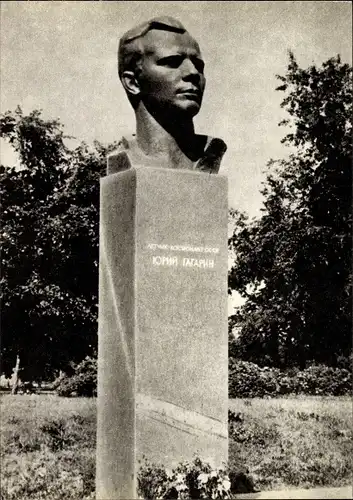 Ak Moskau Russland, Denkmal, Kosmonaut Juri Alexejewitsch Gagarin