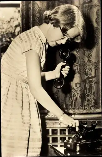 Ak Prinzessin Marijke der Niederlande, Telefon, Paleis Soestdijk 1958