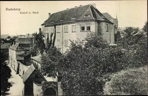 Ak Radeberg in Sachsen, Schloss mit Stadt