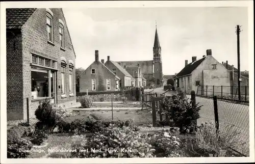 Ak Biezelinge Zeeland Niederlande, Noordstraat met Ned. Herv. Kerk