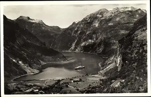 Ak Norwegen, Utsigt over Geirangerfjorden, Dampfschiff im Fjord