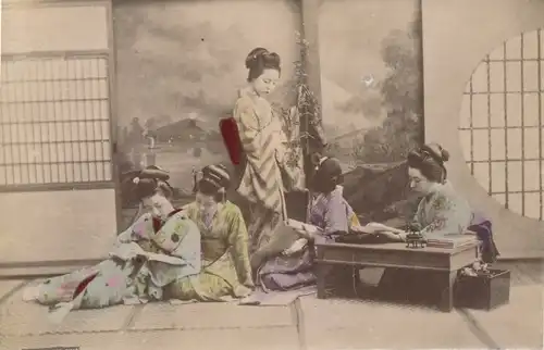 Foto Ak Japanerinnen in Kimonos