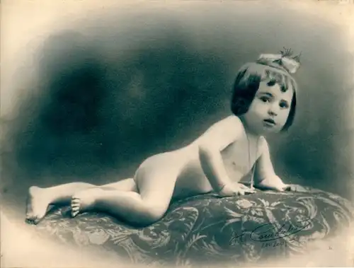 Foto Combalie, Henri, Toulouse, Portraitfotografie, Kleinkind liegend