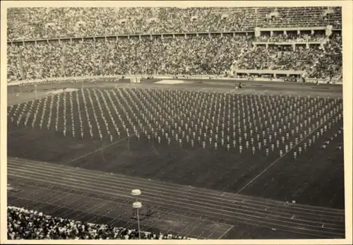 Foto Ak Berlin Olympia 1936, Zeremonie im Stadion, Choreographie