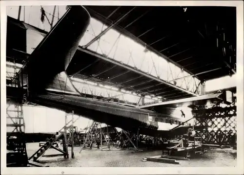 Foto Amerikanisches Clipper No. 7 Riesenflugzeug im Hangar, Lindbergh