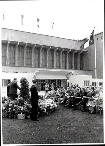 Foto Berlin Tempelhof, Bert Sass, Flughafen, Rede vor den Alliierten, US Generäle