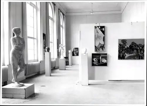 Foto Bert Sass Berlin, Ausstellung in der Hochschule für bildende Künste, Plastiken, Gemälde
